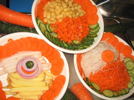 Multifunctional Vegetable Cutter - 5 Blade Disc Set Included, One-Touch Operation, Supports Slicing, Julienning and More