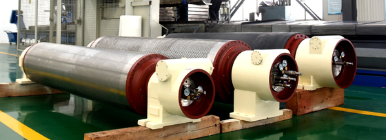 Vacuum press roller